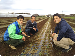（左）宇井さん（中央）池延さん（右）森田社長